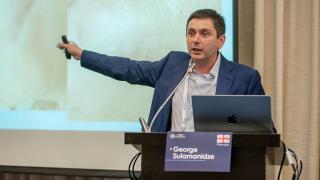 Световният пластичен хирург Джордж Суламанидзе: Огромните гърди и устни вече не са на мода