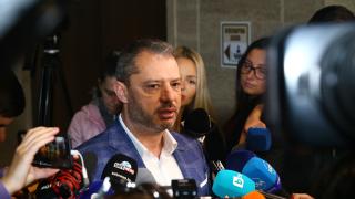 Делян Добрев побесня: Борбата за интересите на Русия им е на живот и смърт
