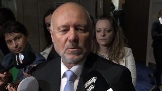 Министърът на отбраната: Вотът на недоверие = "едно излишно упражнение"