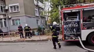 Силен гръм в центъра на Русе! Евакуираха хора ВИДЕО
