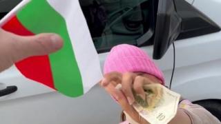 Цяла България говори за този тираджия и постъпката му на кръстовище ВИДЕО