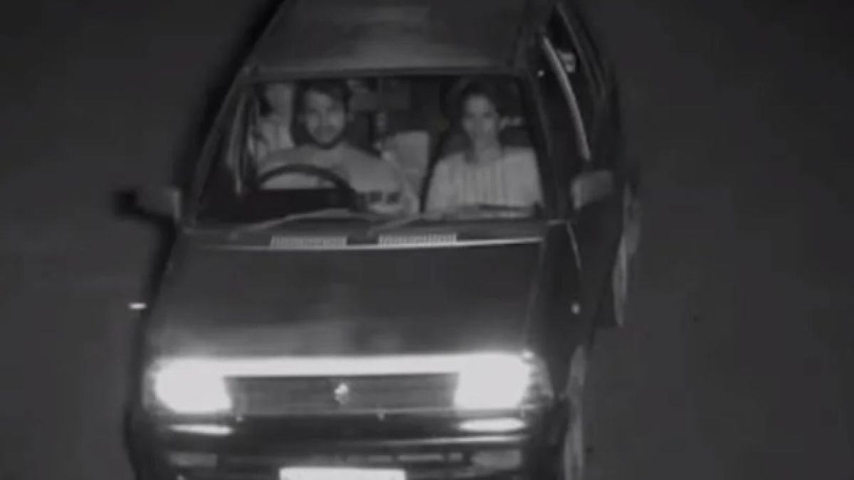Пътна камера засне призрак зад шофьора на колата СНИМКА