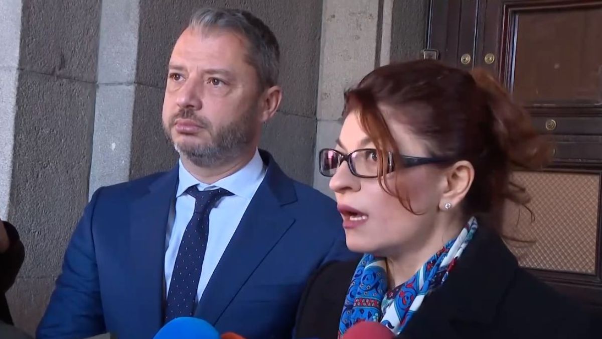 Скандал при Денков! Атанасова и Добрев изхвърчаха бесни и разкриха какво е можело да се случи преди часове със... ВИДЕО