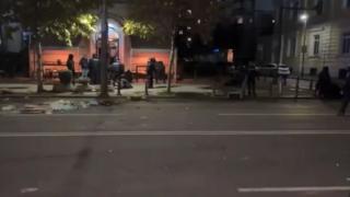 Клиенти на заведението, в което нахлу полиция: Напръскаха ни с лютив спрей ВИДЕО