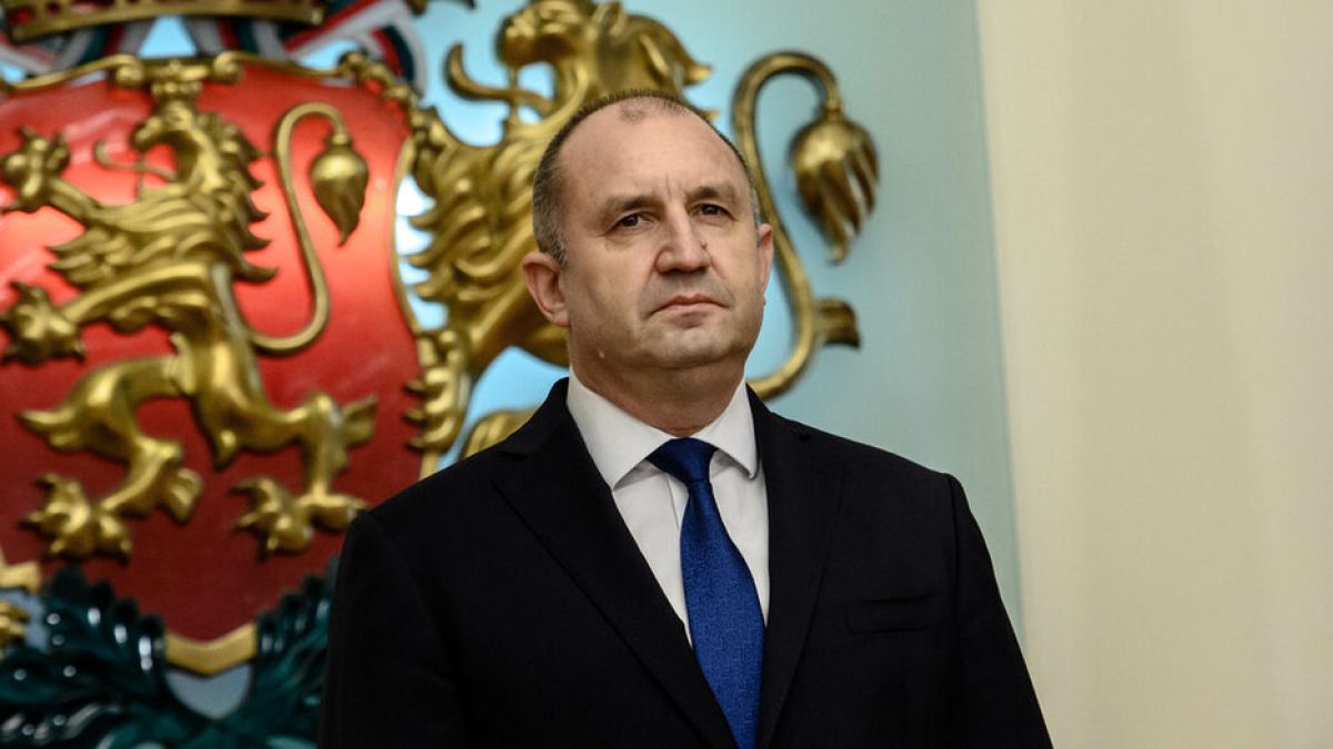 Версия: Румен Радев предупредил, че еврото ще съсипе България 