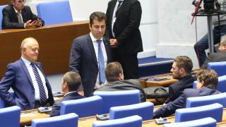 Човек на Слави забърка интрига с убийството на Алексей Петров, интервю на Кирил Петков и една сакрална дата