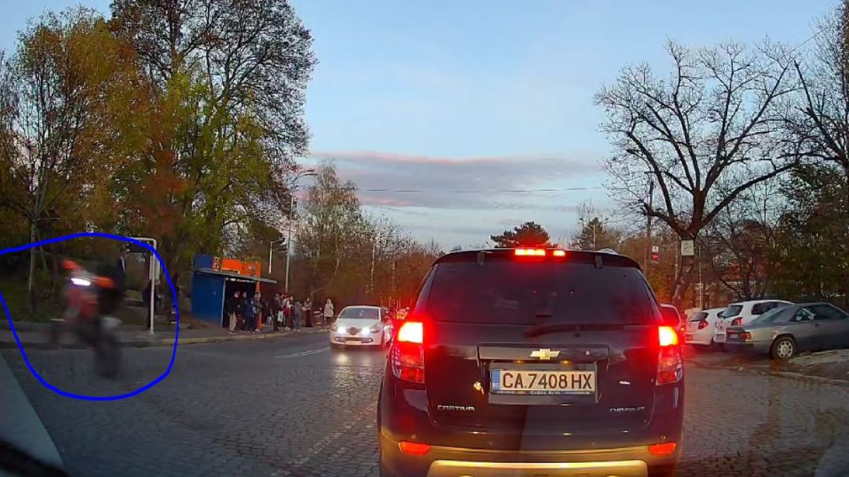 Столичани гледат и не вярват на очите си какво се случва по павираната ул. "Любляна" СНИМКИ