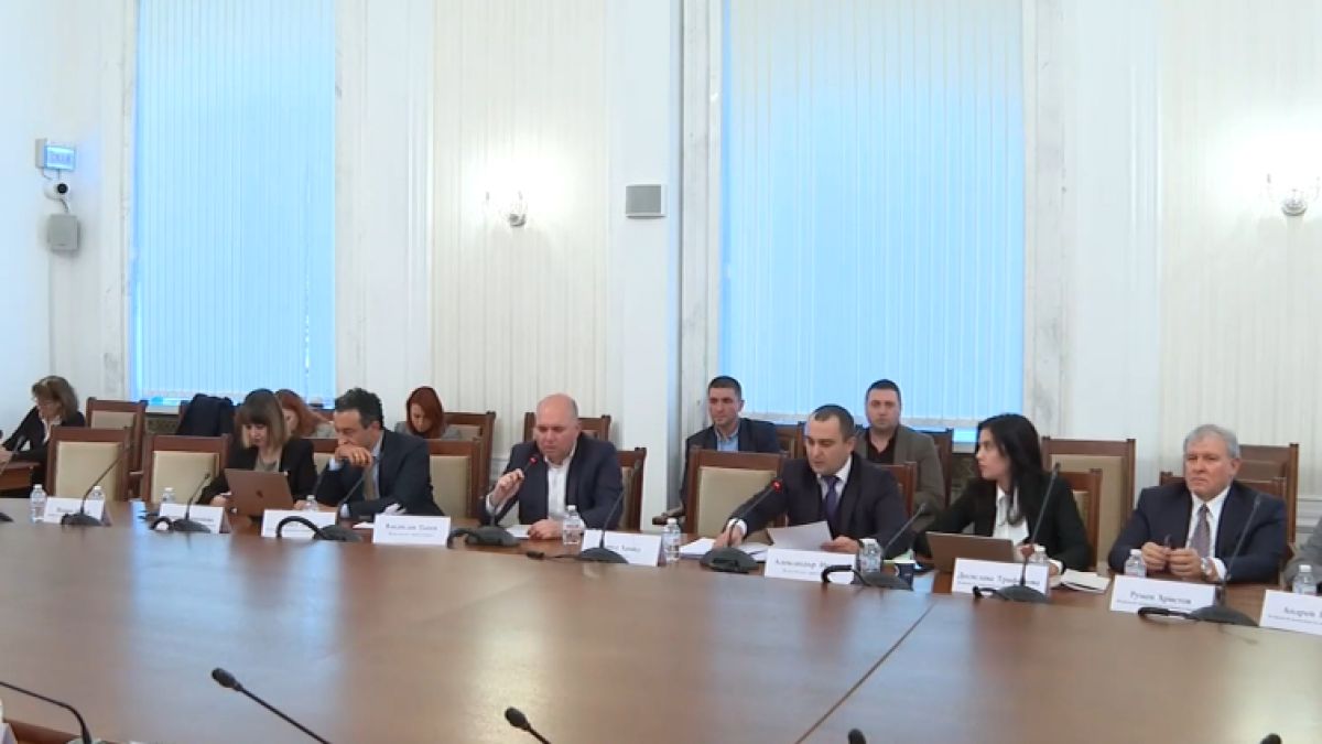 Парламентът с ключово решение за руския петрол 