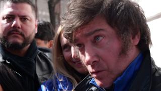 Той е „Лудият“: Президентът на Аржентина върти резачка, а кучетата му...