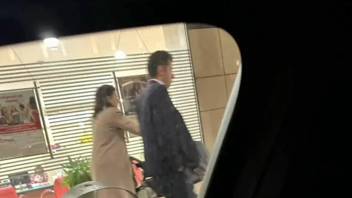 Кирил Петков разхожда бебето на Лена Бориславова СНИМКА