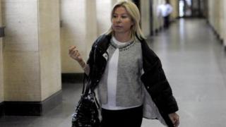  Докато търсят Брендо, родата осъди държавата