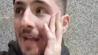 Мъж заведе момиче на концерт за първа среща, накрая тя го заряза и си тръгна с китариста ВИДЕО