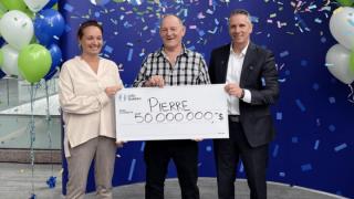 Мъж спечели джакпот от 36 милиона и направи най-глупавото нещо на следващия ден