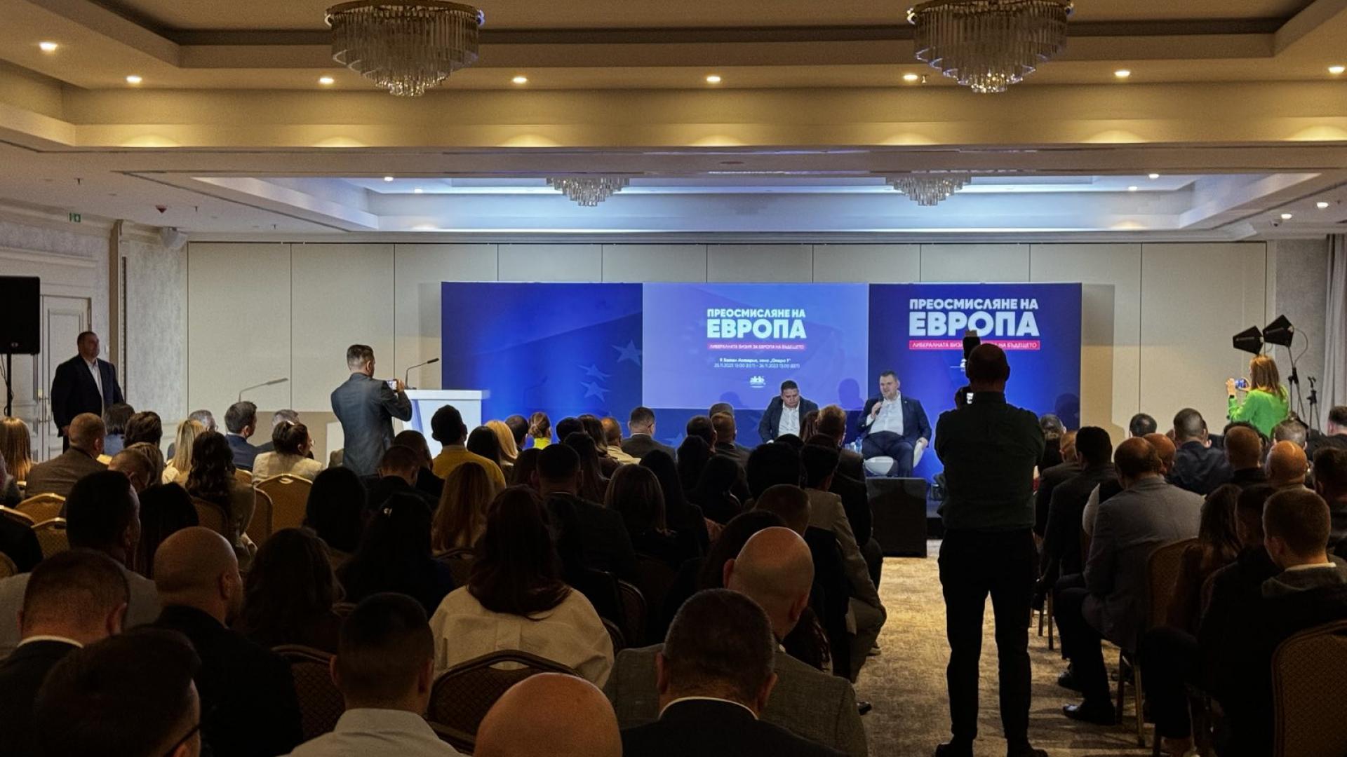 Делян Пеевски към младите: Тепърва ще бъде модерно да казвате, че се занимавате с политика