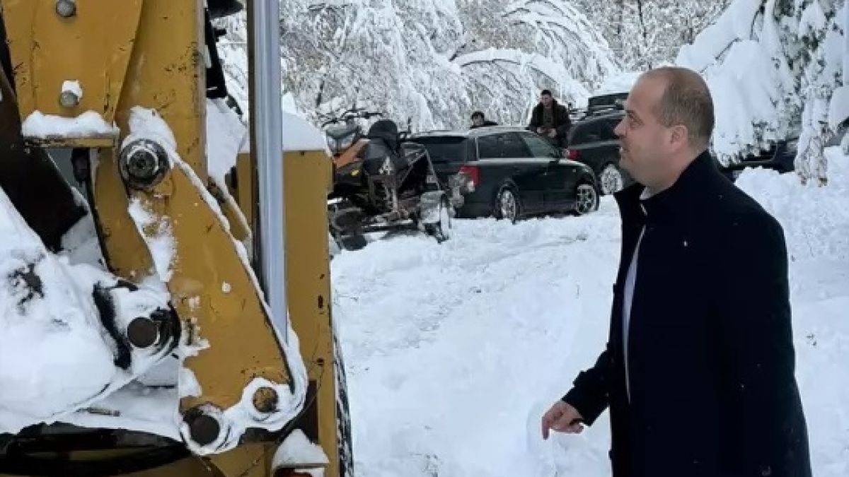 Гореща новина за бременната с децата, блокирани от снега в хижа "Върховръх"