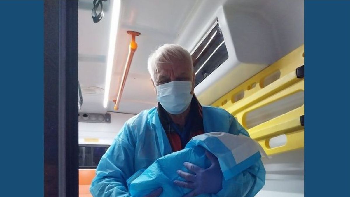 Фелдшер изроди бебе в линейка в Бургас
