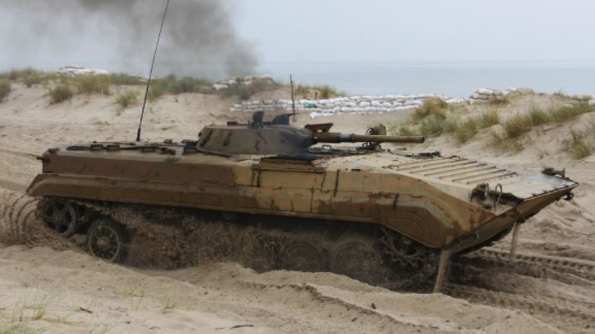 Показаха СНИМКА на руска БМП-1 с нестандартна защита 