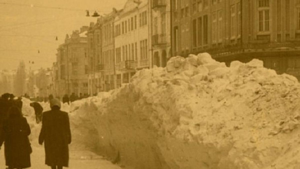 Ето кога е била най-лютата зима в България - сняг до покривите, Черно море и Дунав замръзват