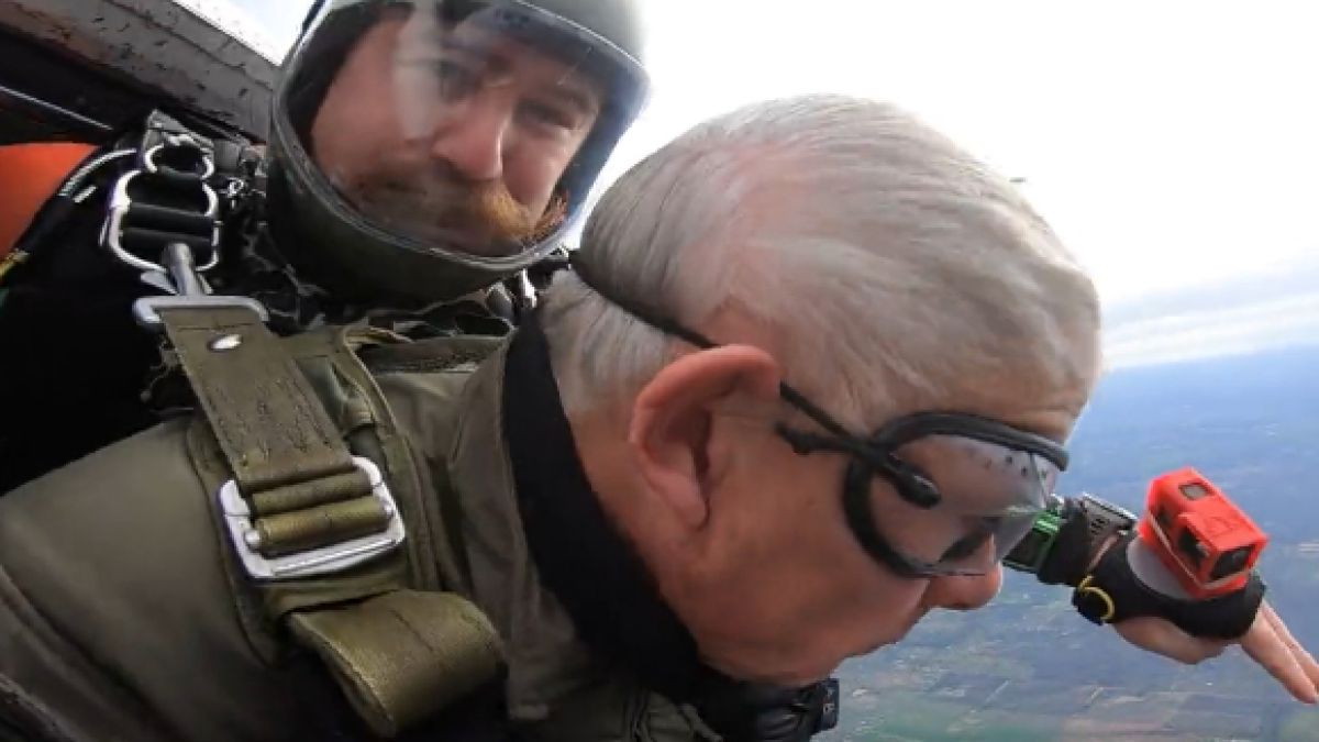 106-г. ветеран от войната го направи пак ВИДЕО
