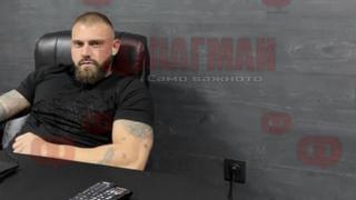 Бизнесмен разби главата на красивата Мария и опря пистолет в гърдите ѝ ВИДЕО 18+