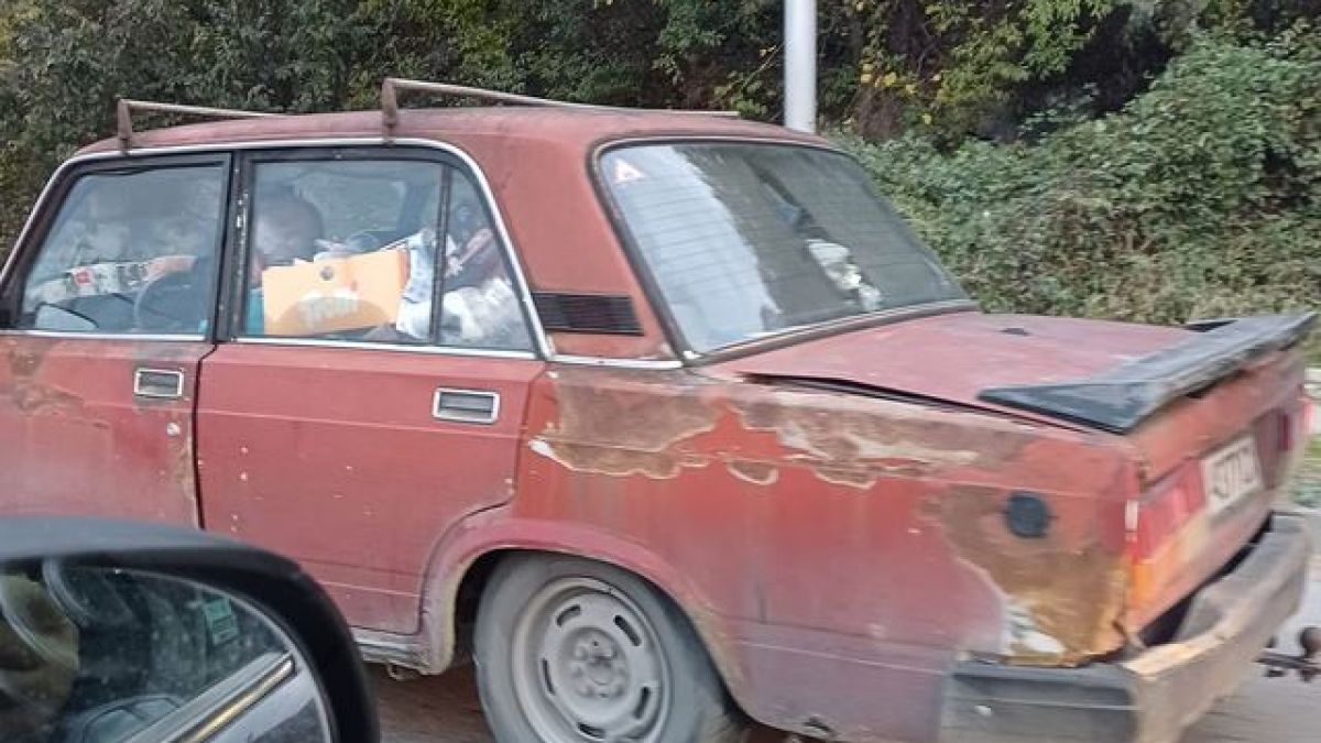 Заради ръждива "Лада" на улица във Варна и какво се е случило с шофьора й в мрежата избухна война СНИМКИ