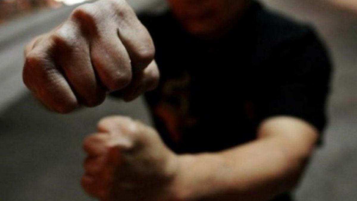 Сириец души мъж на спирка в София: Плаши да го заколи и му взима 70 лв.