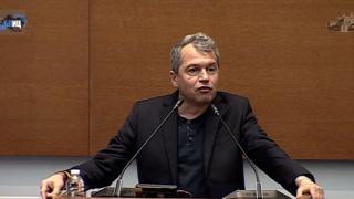 Цирк в НС: Тошко взриви залата с 10-те сантиметра на Кирил Петков, потопи го с... БЛИЦ TV