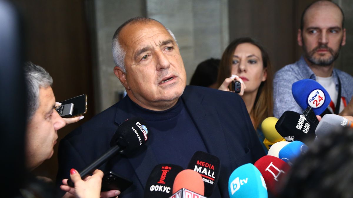 Борисов издаде за хлъзгав ход на Петков, намеси и Лена - държала му...
