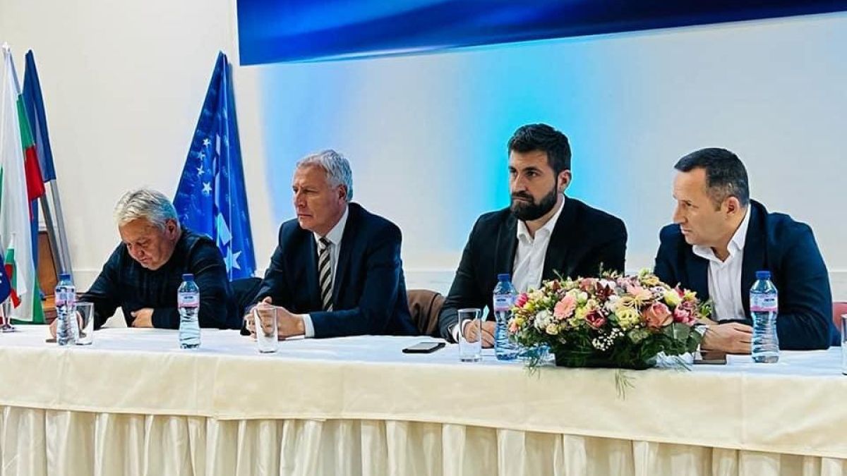 Чистка на предатели тече в ГЕРБ! №1 в черния списък е...