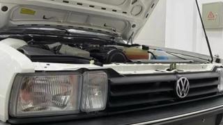 Намериха изоставен склад с нови автомобили Volkswagen СНИМКИ