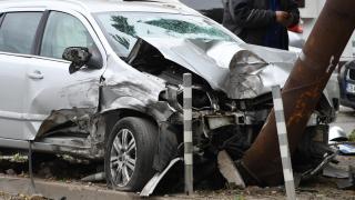 Ужас в Ямбол! 20-годишна загина след зверски удар в стълб