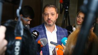 Делян Добрев хвърли нова бомба със СНИМКА от пленарна зала 