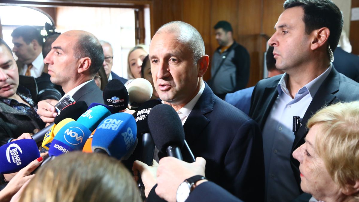 Смилов разкри плана на Радев за атака по Конституцията, ходът е обречен