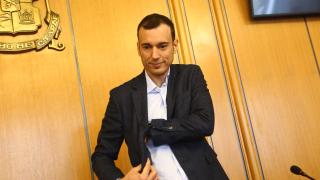 Терзиев със странна честитка за Коледа