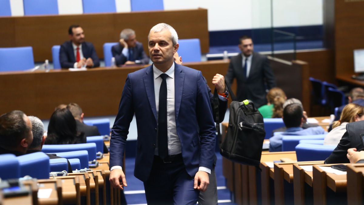 Нова драма разтърси "Възраждане": Изгониха трима депутати