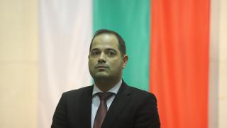 Полицаите скочиха да бранят Калин Стоянов 