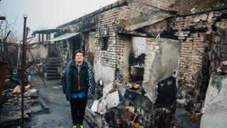Подпалиха с пърлачка и лак за дървесина дома на лекарка