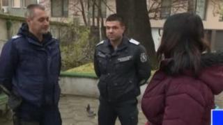 Предколедно чудо: Полицаи върнаха портфейла на майка на с дете с увреждания