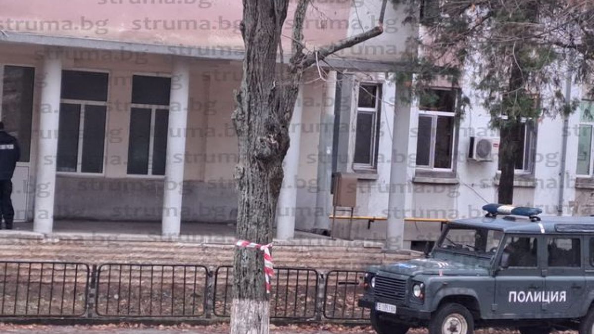 Благоевград е под полицейска блокада, натам ли духнаха с парите въоръжените крадци СНИМКИ