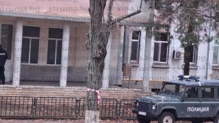 Благоевград е под полицейска блокада, натам ли духнаха с парите въоръжените крадци СНИМКИ