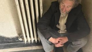 Алина потресе мрежата с разказ за Ники, който е без дом и се храни на гробищата ВИДЕО