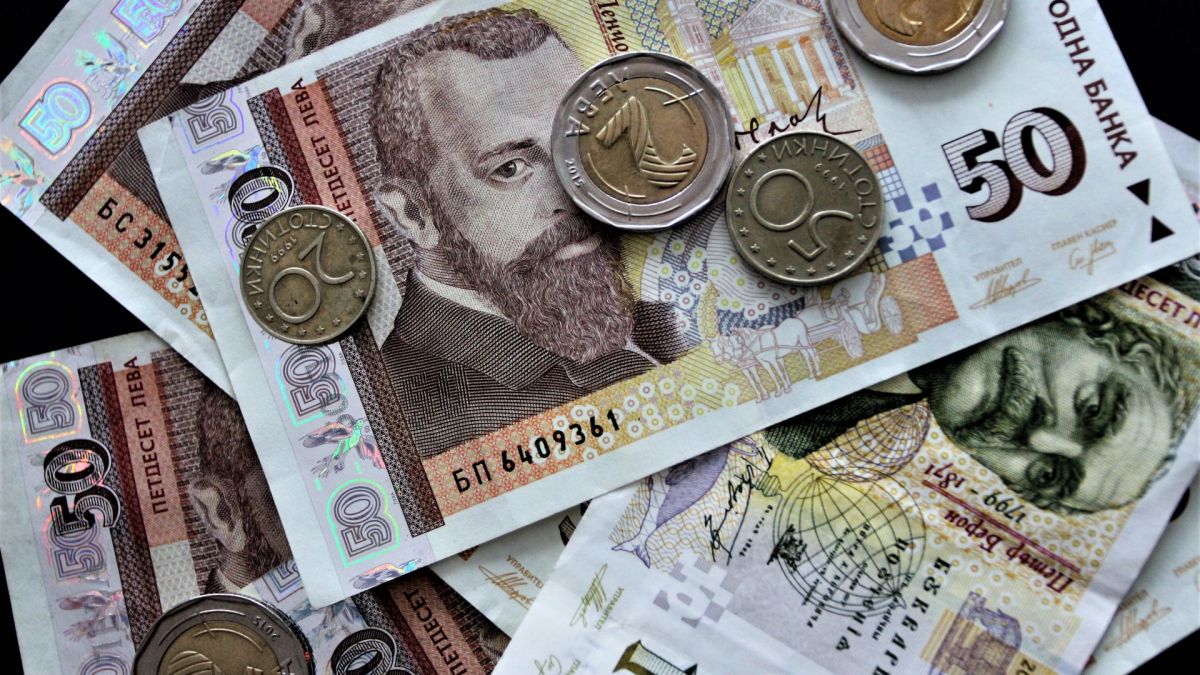 Анализ: Каква част от данъка за колата и имота се плащат у нас