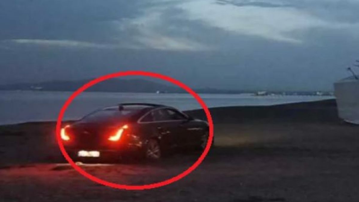 Стана ясно кой е шофирал скъпарския Ягуар, затънал в пясъка на плажа в Бургас