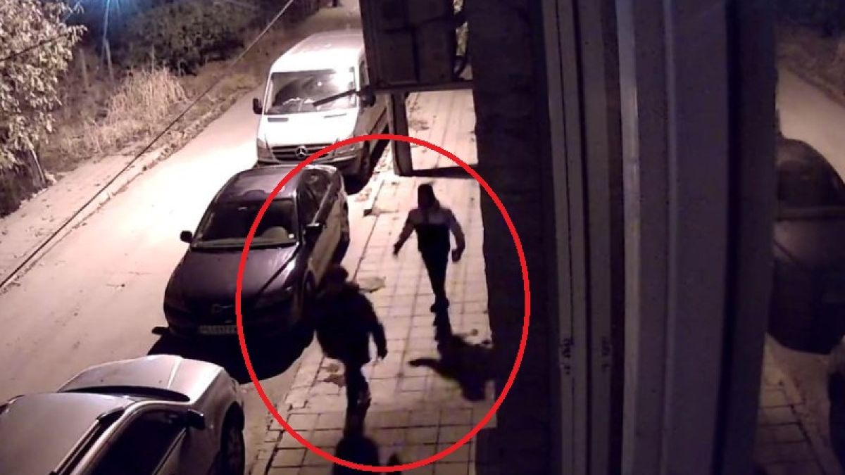 Младежи се доближиха до кола в Асеновград и сега цялата мрежа говори за тях СНИМКИ