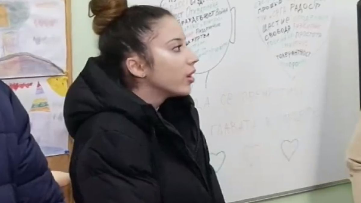 Адреналинки тормозят 2 г. своя съученичка, шефовете на школото все разследват