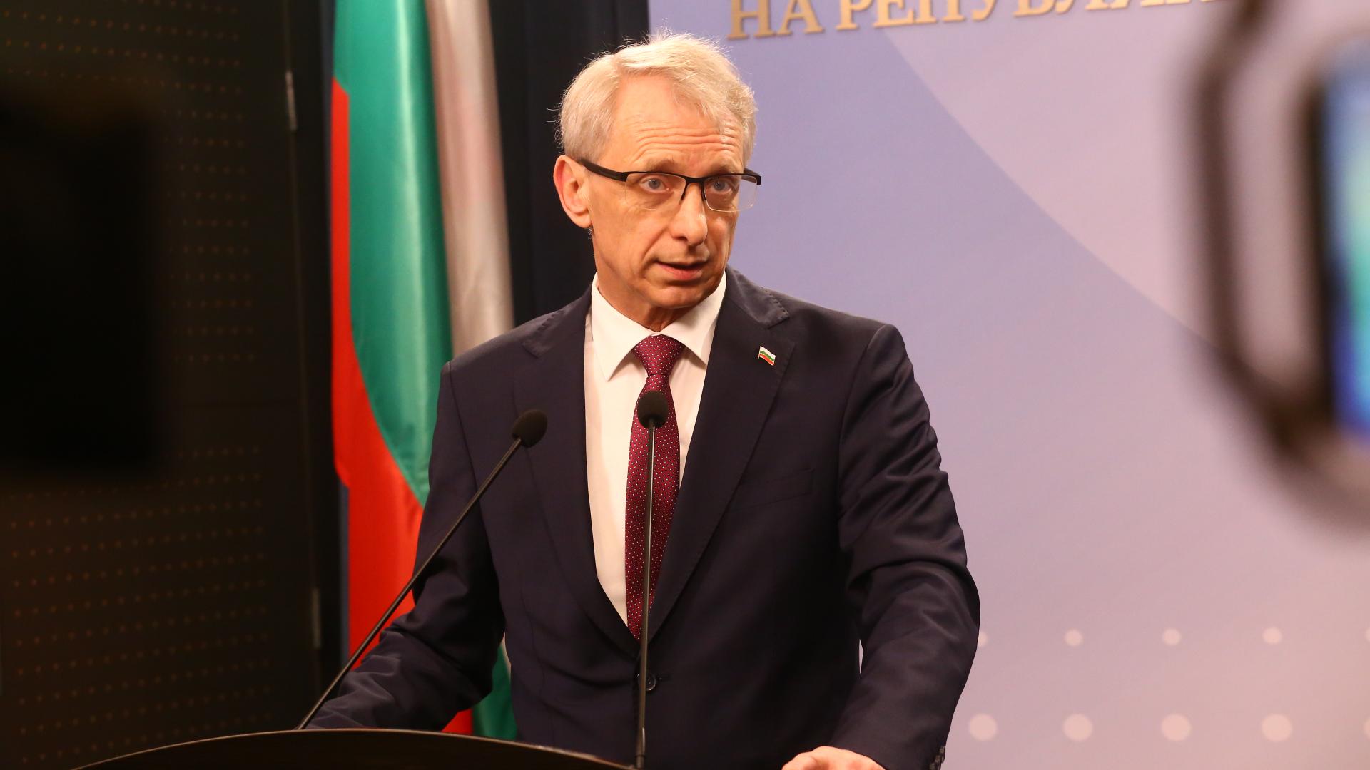 Обратно броене: Черна прогноза сваля кабинета "Денков" на голям празник