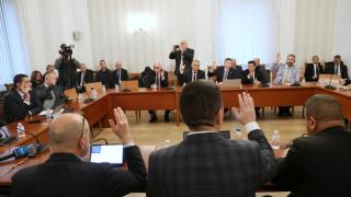 Депутатите удариха по ветото на президента за БТР-ите за Украйна 