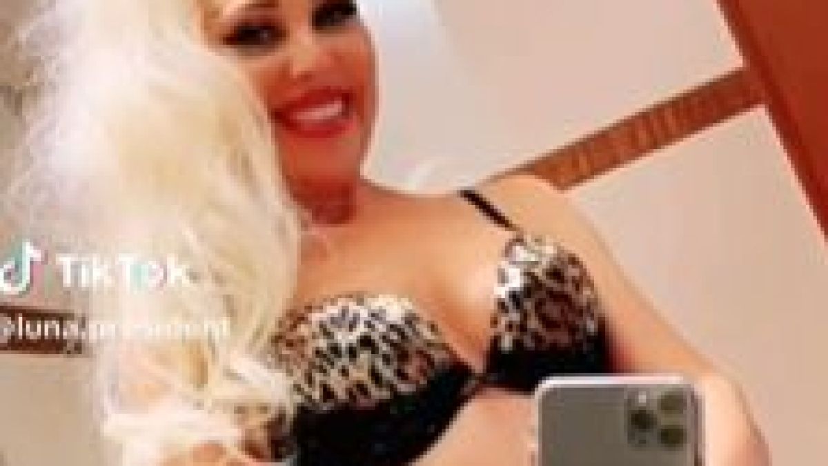 Мераклийка за апетитен политически пост извади бомбите на показ! ВИДЕО 18+