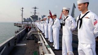 Пияни US моряци от самолетоносач пребиха 15-г момичета на остров Крит, а после...