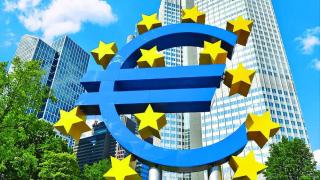 Използването на пари в брой да се впише като основно право в Конституцията